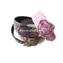 Headband de mulher de aço de flor de crochê